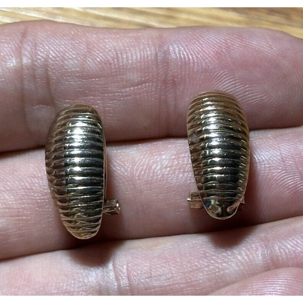 Gold Tone Scallop Rolly Polly Shell Pierced Clip Hoop Earrings Unbranded